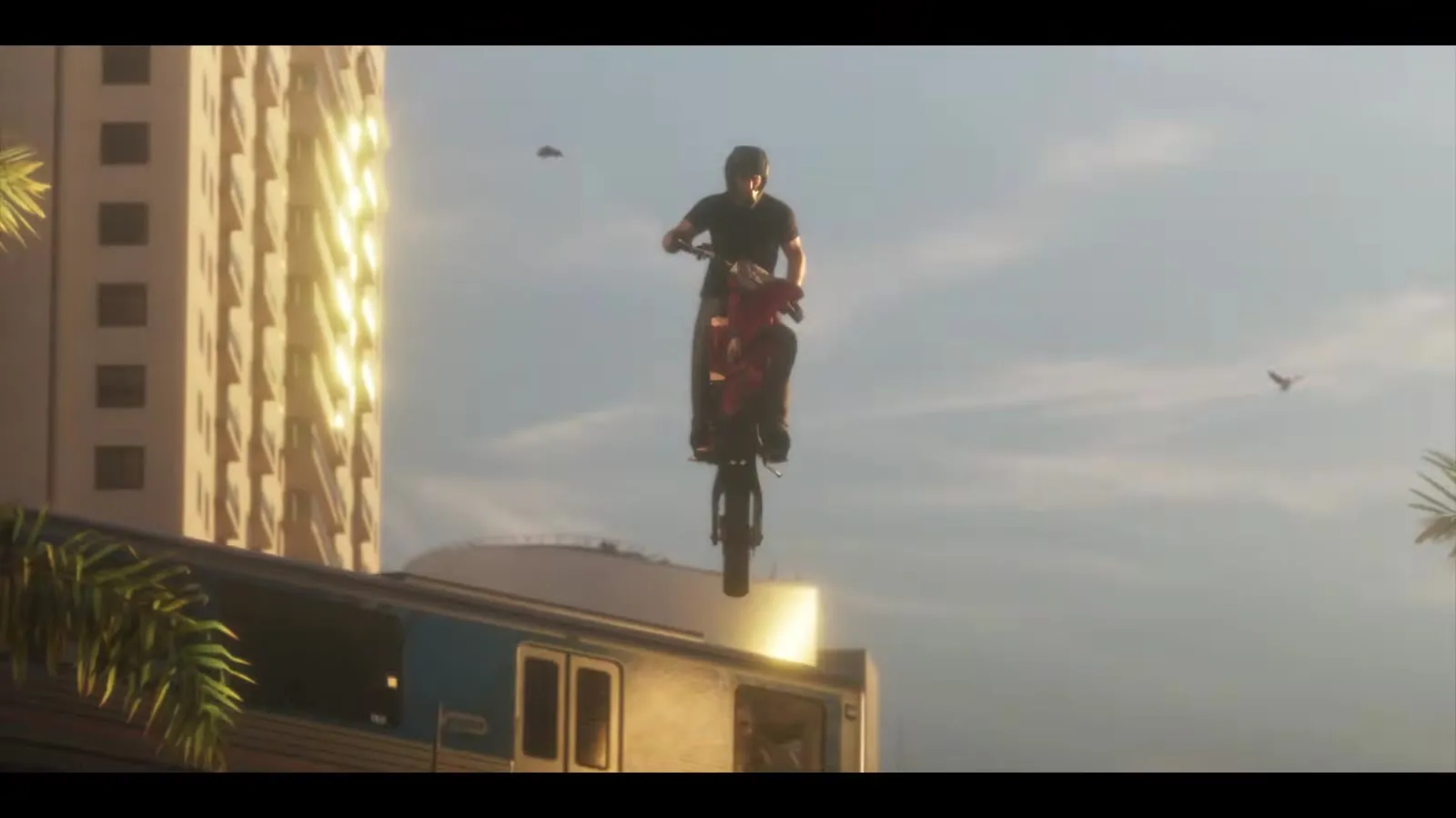 Ein Crossmotorrad in der Luft nach einem Sprung von einem Dach, aus dem GTA 6 Launch Trailer