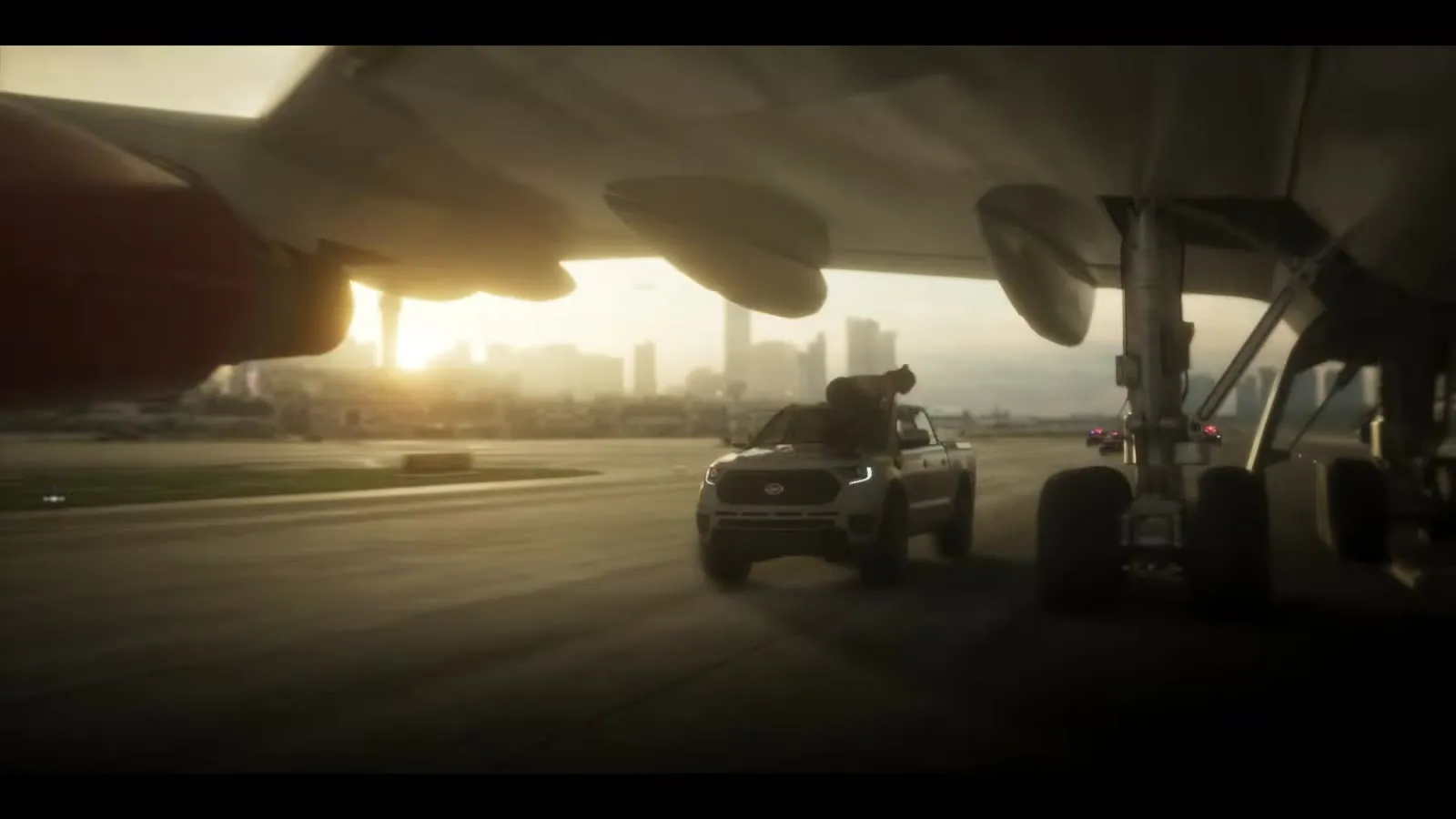 Ein Pick-up fährt auf einer Landebahn unter dem Fahrwerk eines Verkehrsflugzeugs hindurch, aus dem GTA 6 Launch Trailer