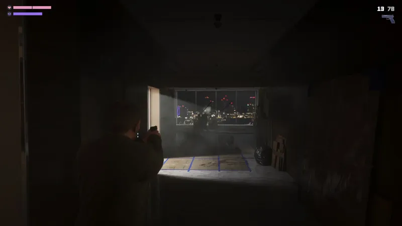Su un piano di uffici al buio con una pistola durante l'assalto, dall'Extended Look di GTA 6