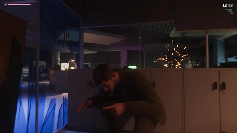 Corpo a corpo in un ufficio illuminato al neon alla fine dell'assalto, dall'Extended Look di GTA 6