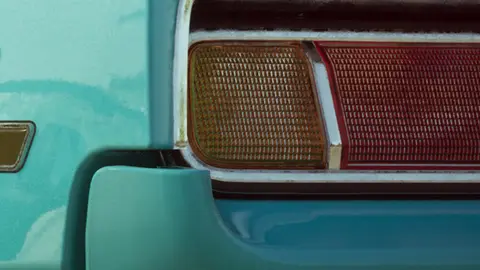 The SIRIUS badge on the tail panel of the turquoise coupe, official Rockstar render