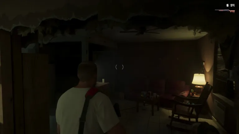 Jason bewegt sich durch das Trap House, Gesundheitsleiste und Munitionsanzeige im Bild, aus dem GTA 6 Extended Look